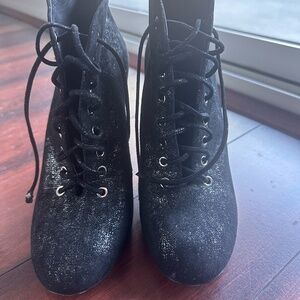 Chanel bottles, lace up, size 40